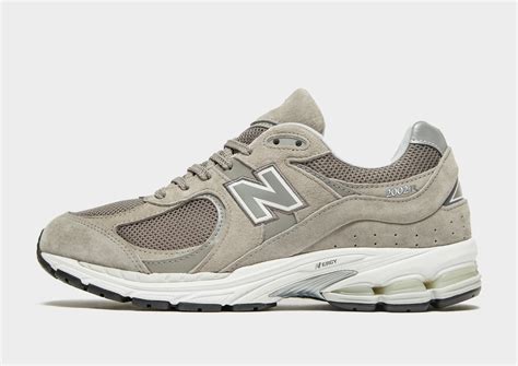 colors on the new balance 2002r lunar green